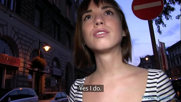 Познакомился с телкой в центре города, а выебал её на окраине